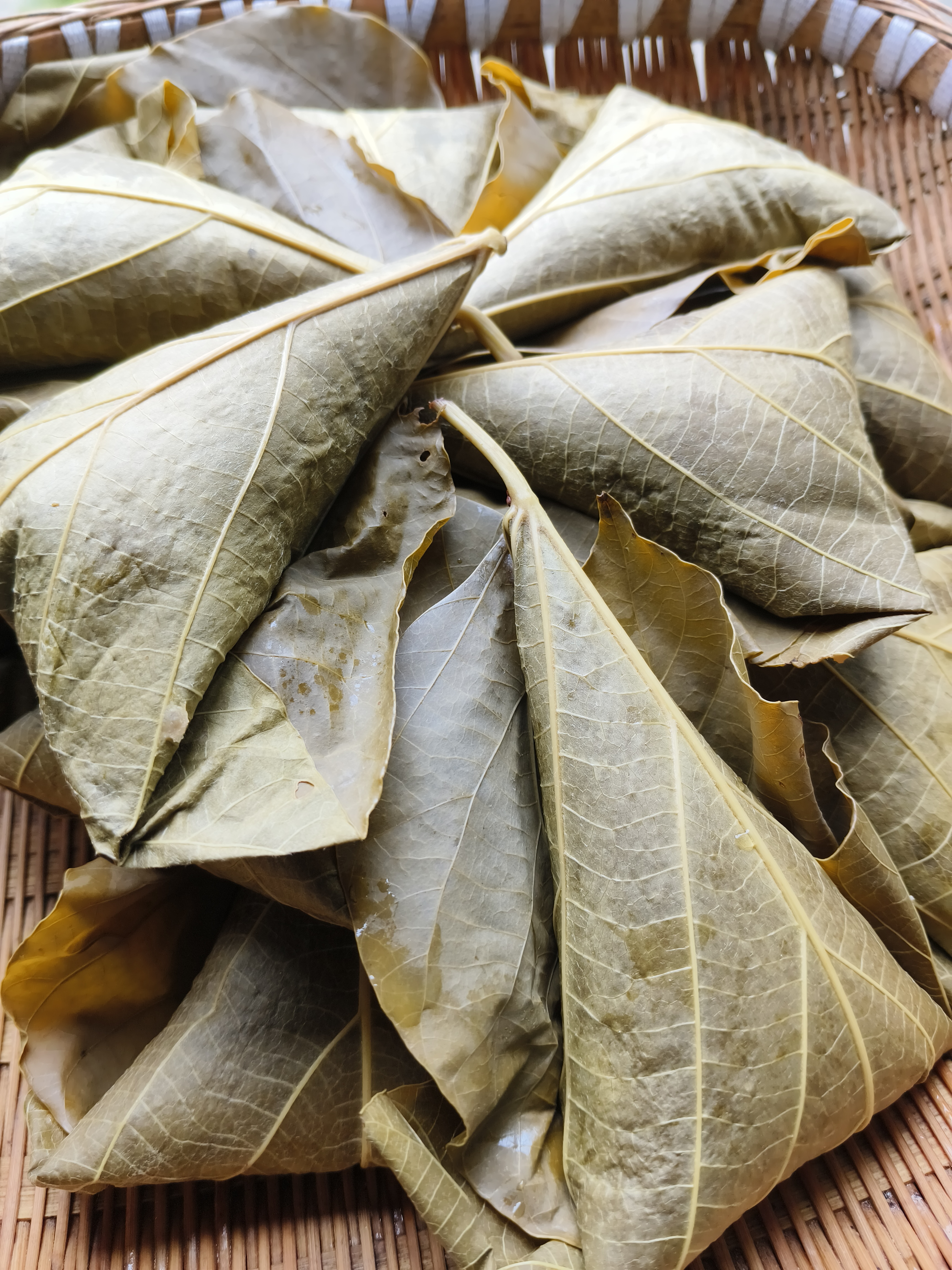 重庆黔江新鲜现包桐子叶玉米粑粑