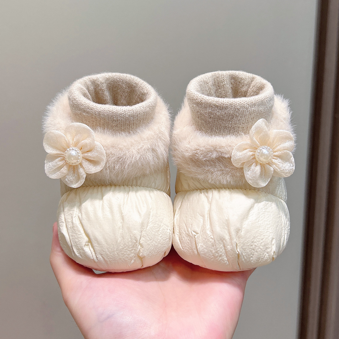 冬季婴儿加绒软底鞋女宝宝棉鞋袜保暖新生儿鞋子0-1岁花朵护脚靴