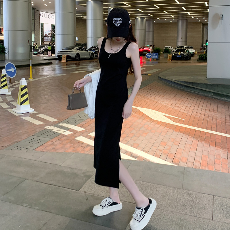后妈裙2025新款吊带连衣裙韩版气质休闲显瘦长款开叉百搭背心裙