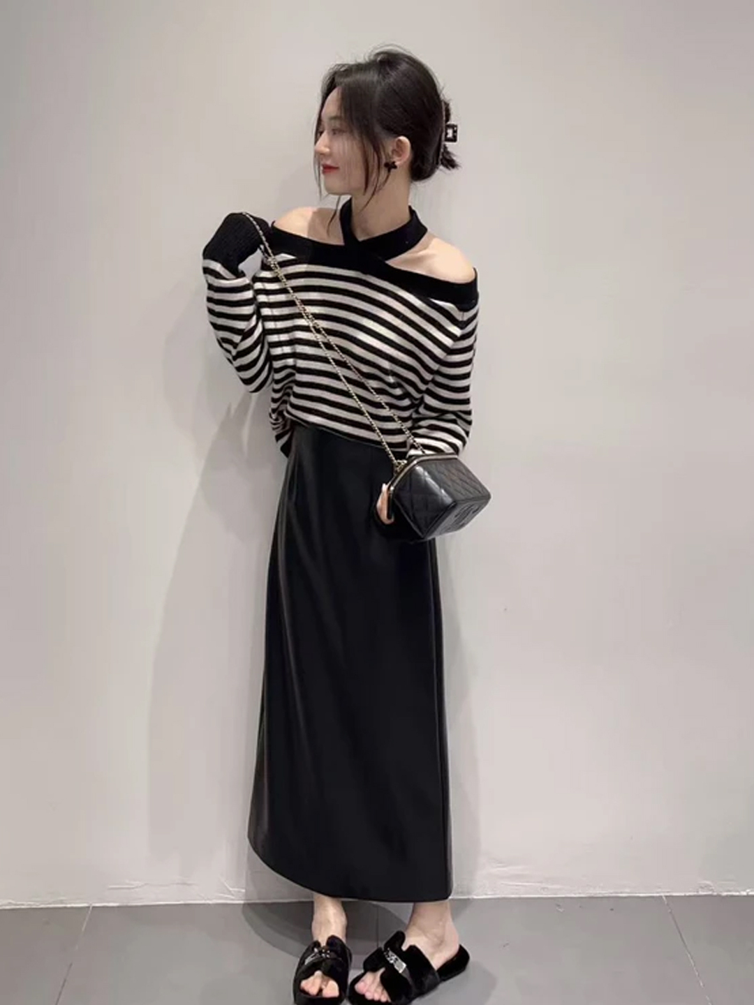 2025秋冬新款韩系气质高级一字肩条纹挂脖长袖上衣半裙女装两件套