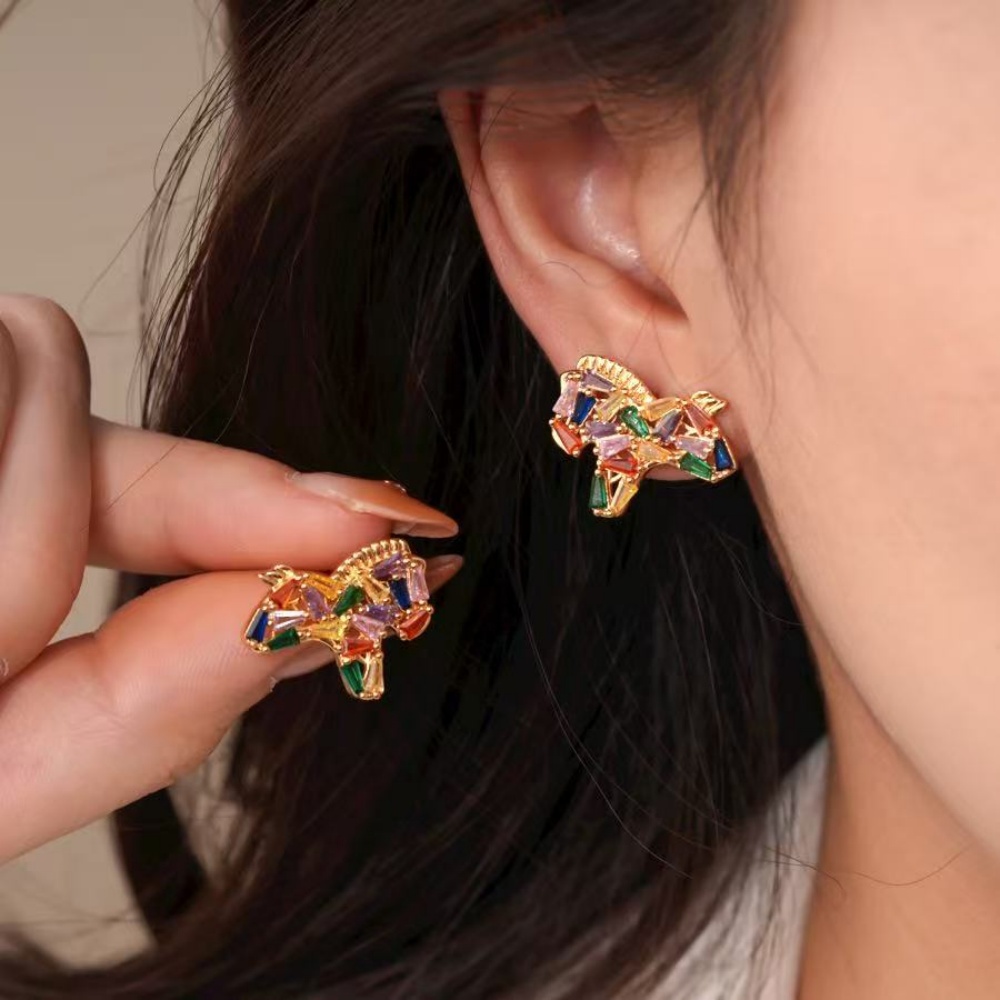 铜合金耳饰 彩色复古轻奢法式小马耳钉女秋冬新款小众首饰高级感