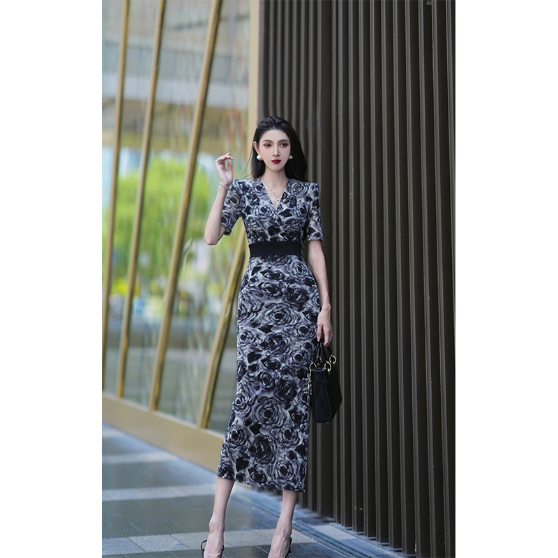 尤克菲儿 原创高定进口网纱拼接V领长裙气质高腰优雅轻奢连衣裙