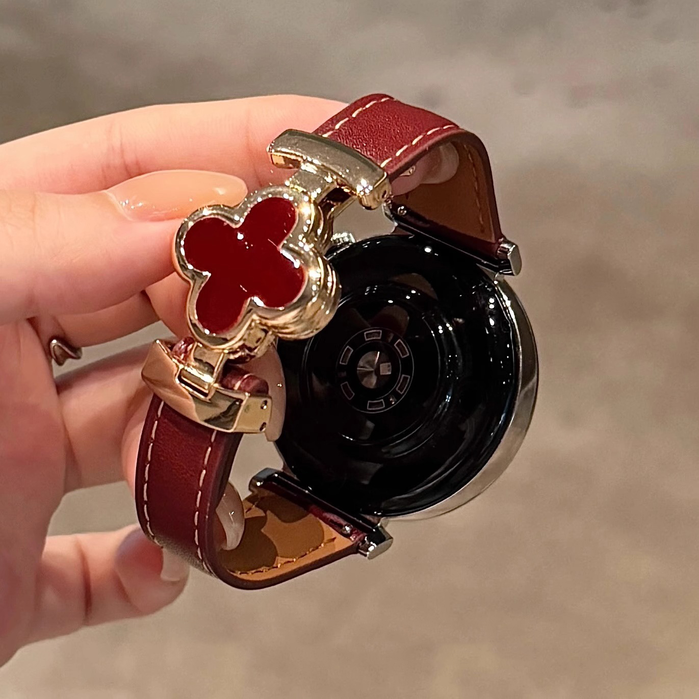 适用华为GT6四叶草磁吸扣皮质手表表带watch4GT2GT4GT5pro轻奢GT3