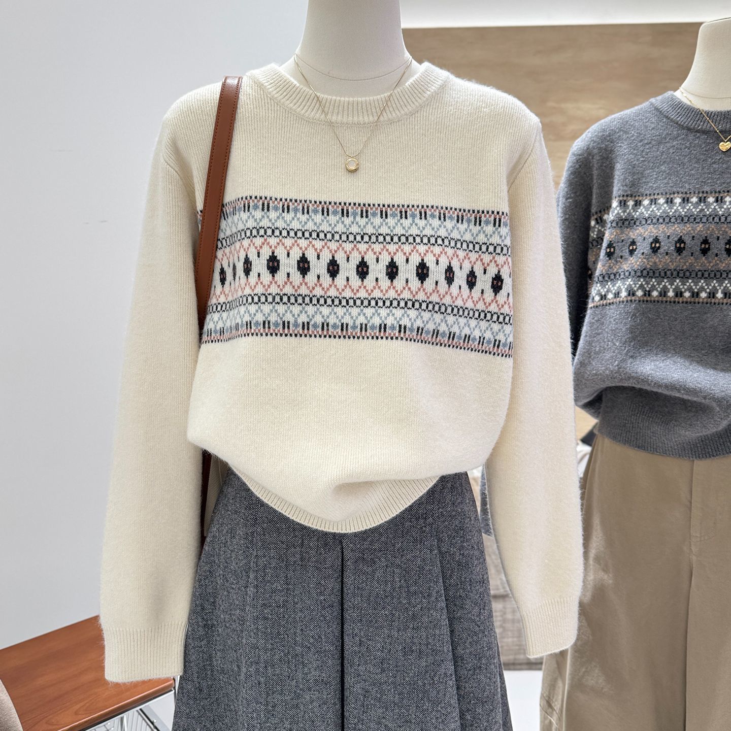 大码格子提花打底毛衣女秋冬新款宽松遮肉休闲内搭针织上衣