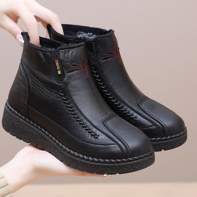 冬季老北京布鞋女靴子中老年厚底马丁靴女款加绒加厚保暖妈妈短靴
