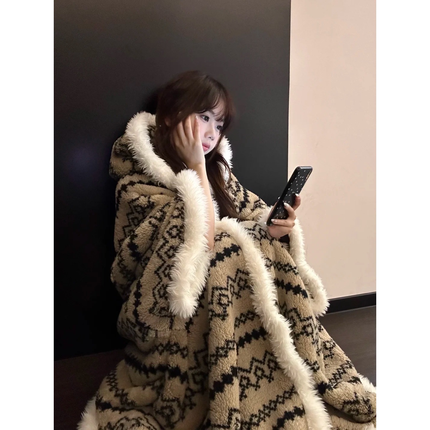 撞色毛边连帽睡袍珊瑚绒睡衣女冬季款大码加厚保暖家居睡裙可外穿