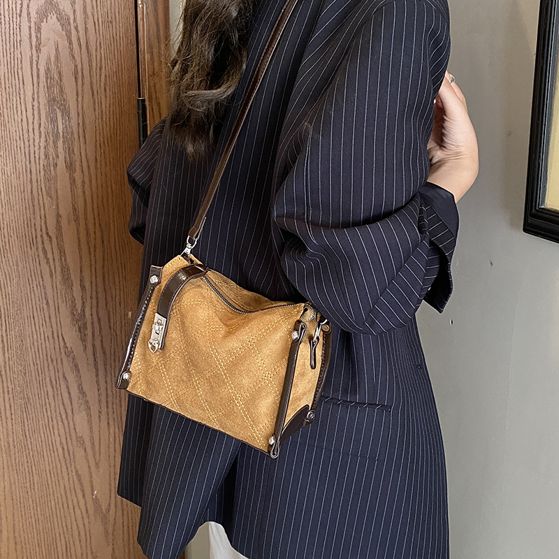 时尚防刮菱格做旧单肩包黑色洋气小众ins吐司包经典时尚手提包女