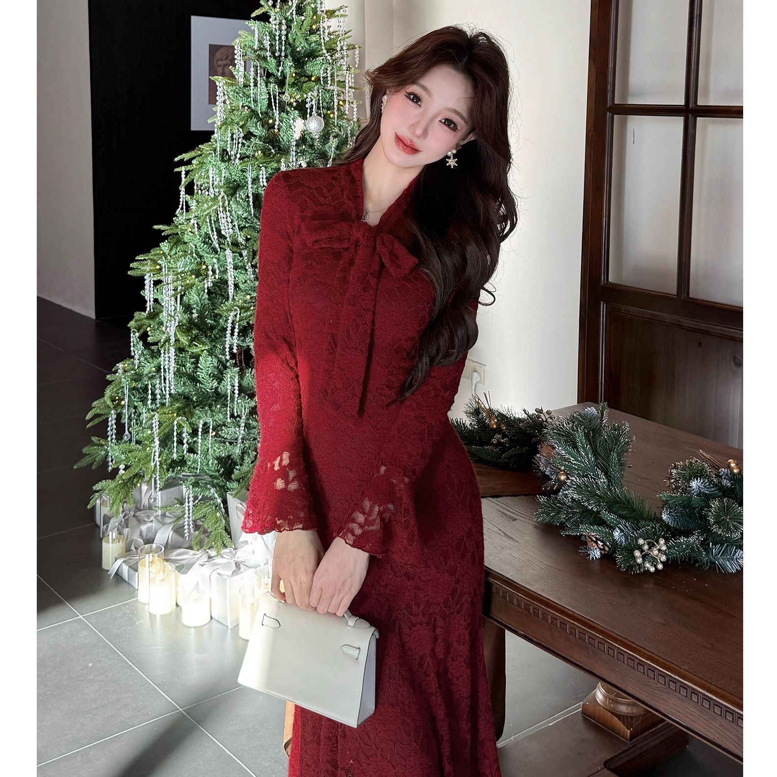 念想新中式红色圣诞穿搭女冬装蕾丝蝴蝶结法式长袖连衣裙