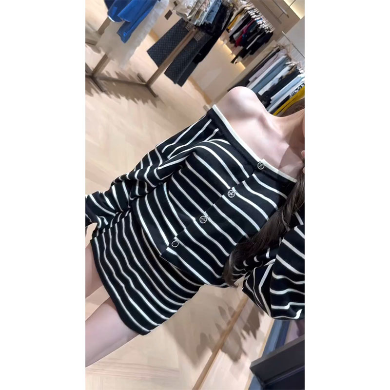 2025早秋新款chic网红同款排扣一字肩性感上衣+高腰显瘦半身短裙