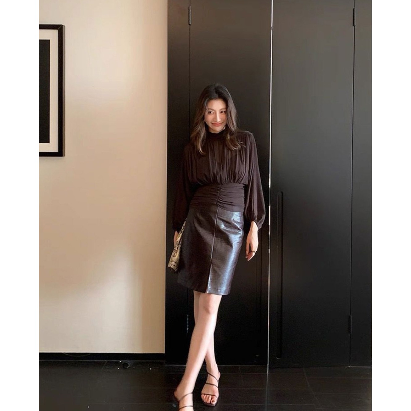 秋季流行穿搭一整套女2025新款小众设计感长袖衬衫包臀半身裙套装