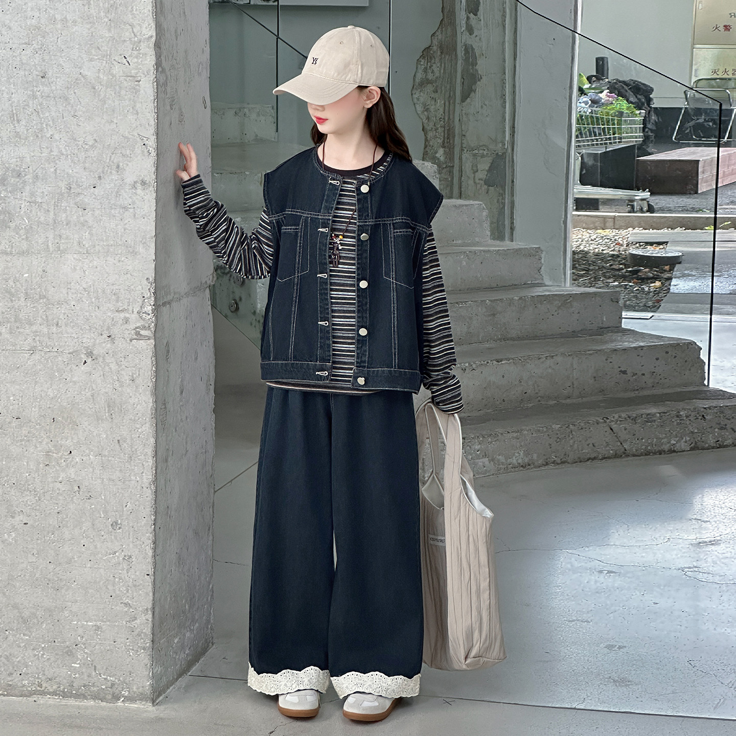女童秋季韩版休闲牛仔马甲套装女大童洋气时髦秋装儿童春秋三件套