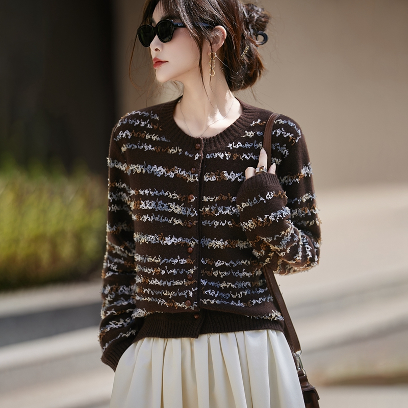 手工蝴蝶羊绒圆领针织开衫女减龄显瘦外穿上衣小香风毛衣外套早秋