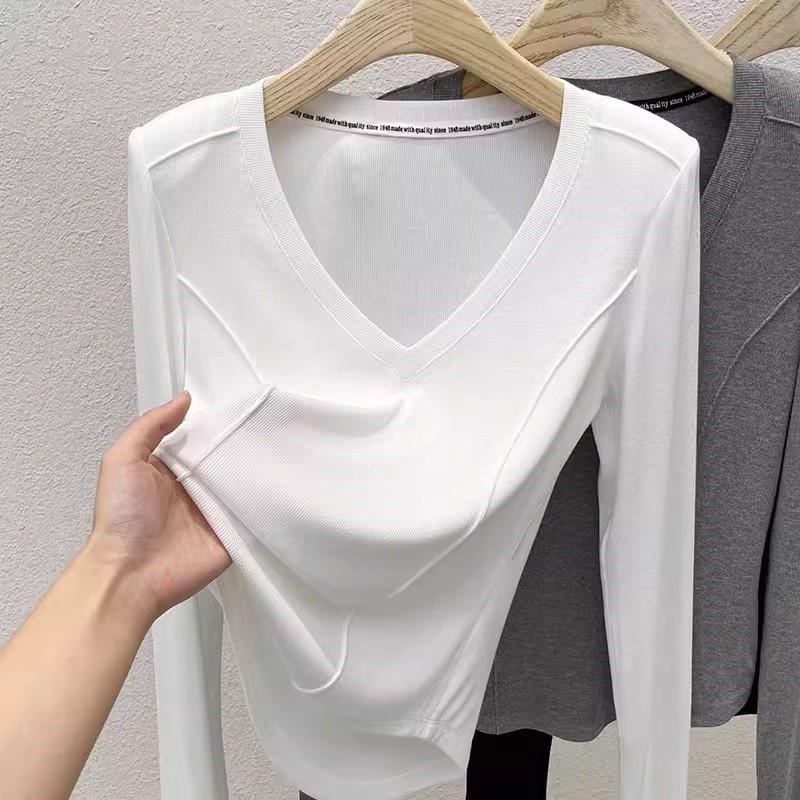 时尚气质V领正肩长袖打底衫秋冬保暖显瘦白色设计感百搭洋气上衣