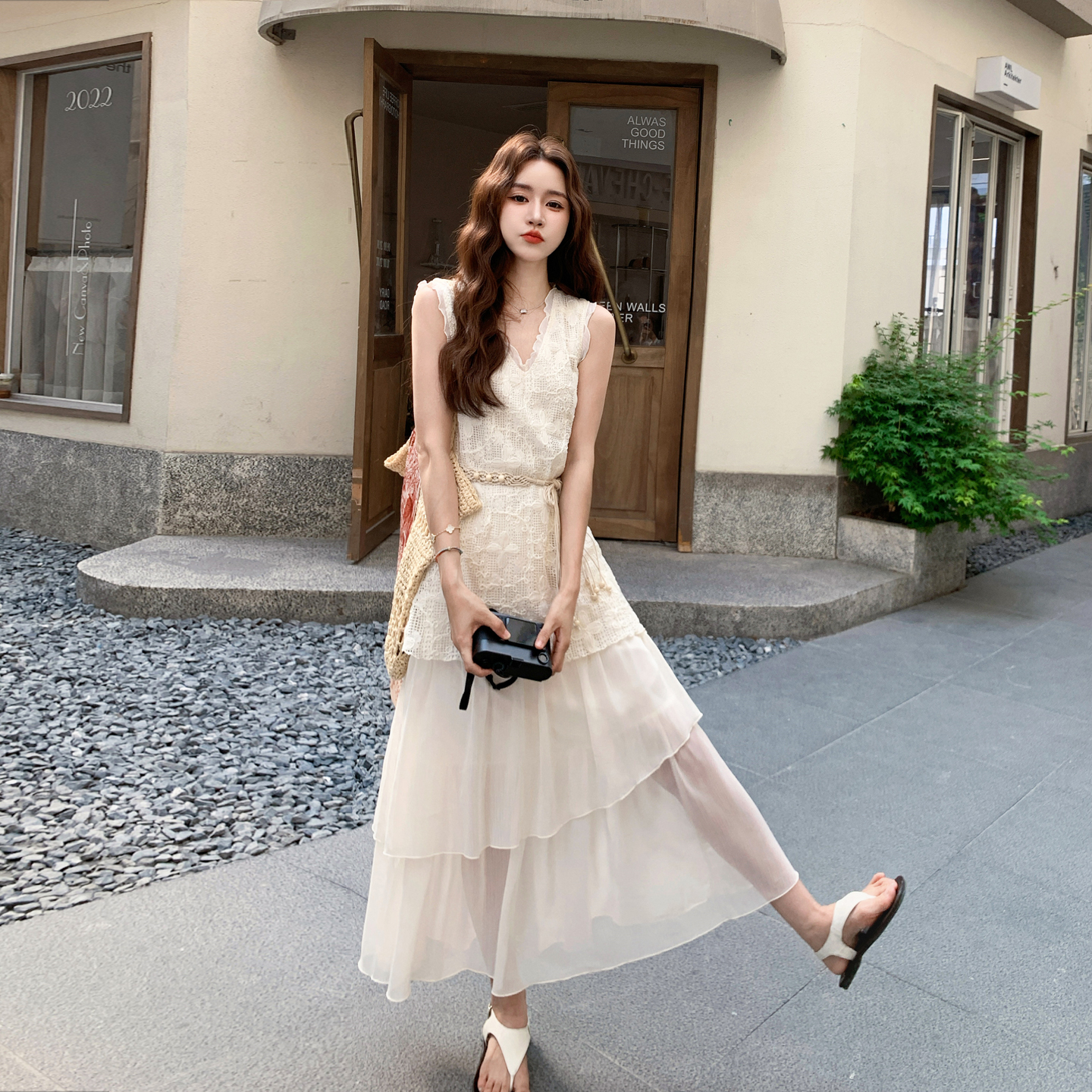 法式温柔风蕾丝连衣裙女夏季2025新款气质绝美巨好看的无袖背心裙