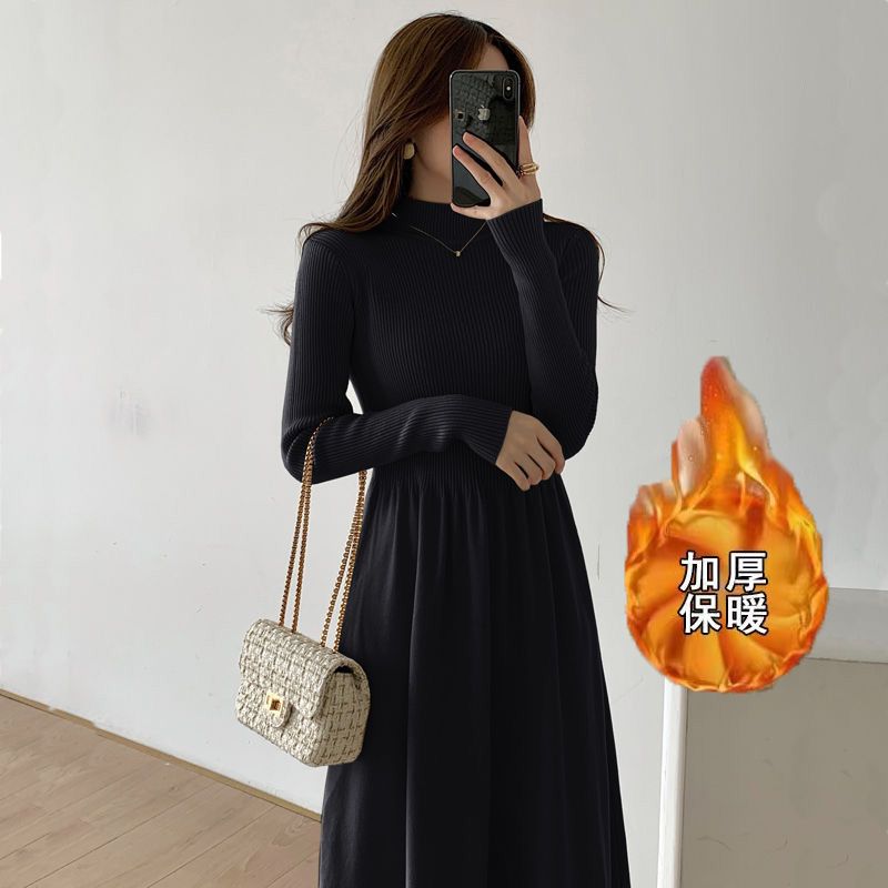 配大衣的半高领针织连衣裙女秋冬2025新款内搭打底中长款毛衣长裙