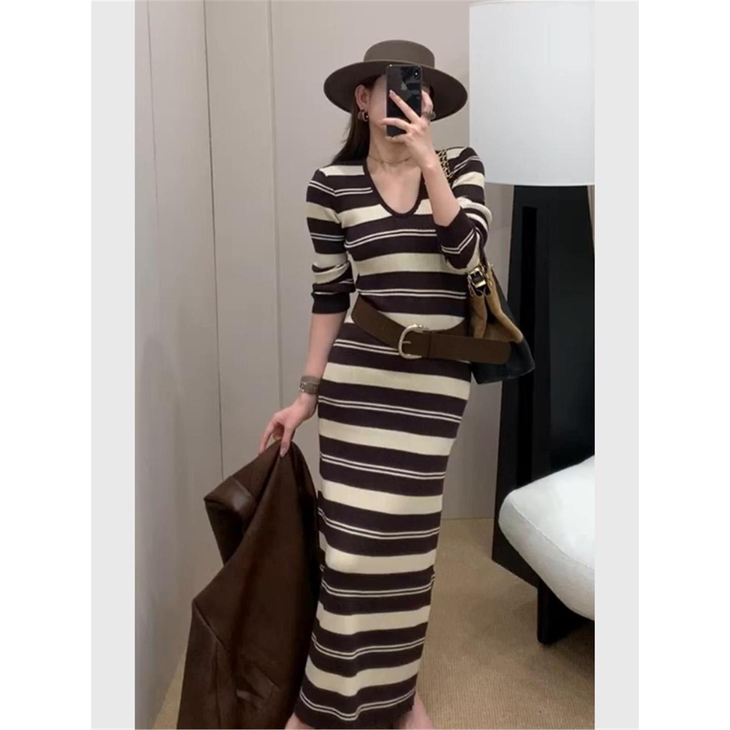 法式复古气质撞色修身显瘦包臀长裙女2025秋季新款条纹针织连衣裙