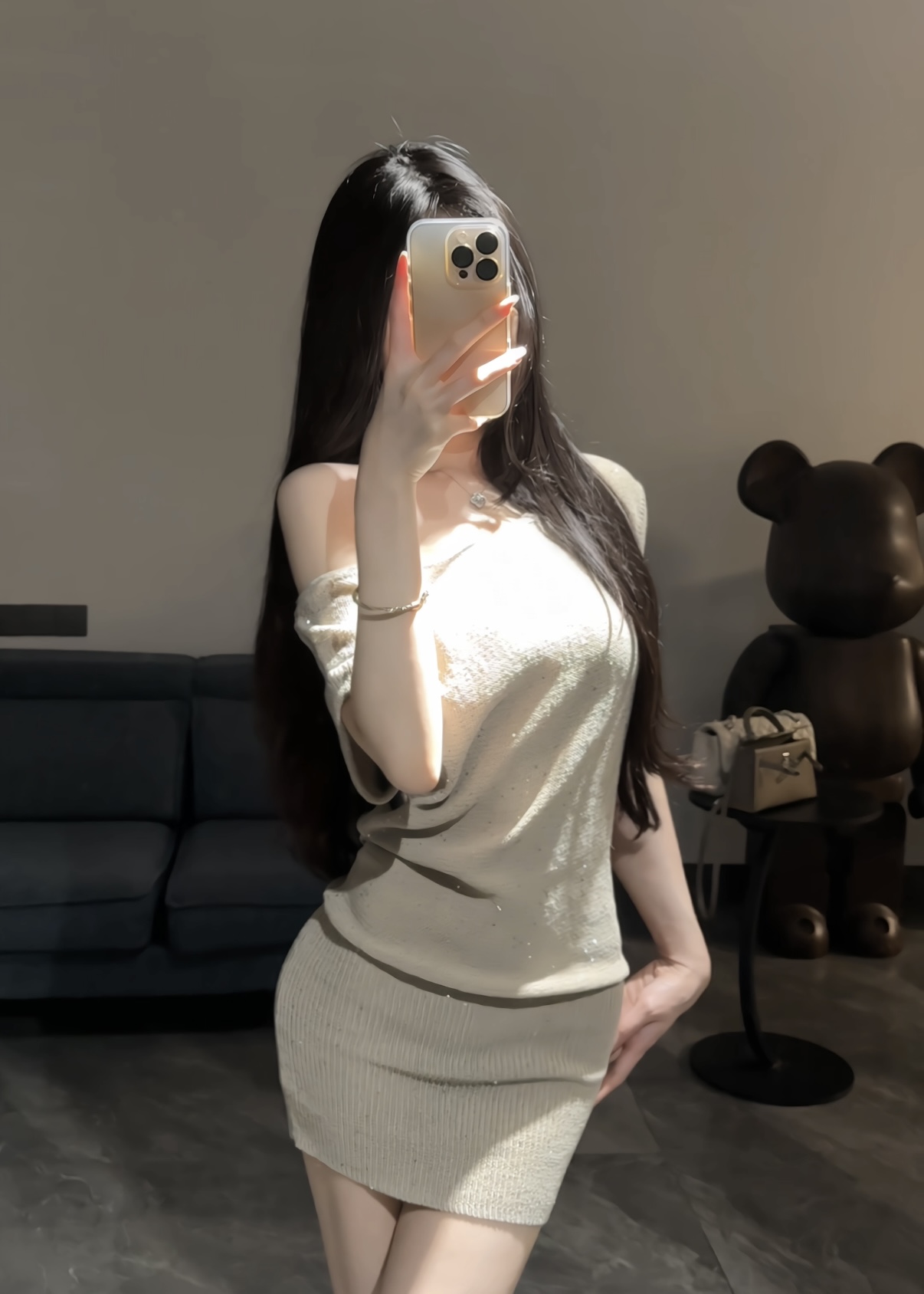 法式气质斜肩亮片针织连衣裙女夏季设计感小众露肩辣妹包臀短裙子