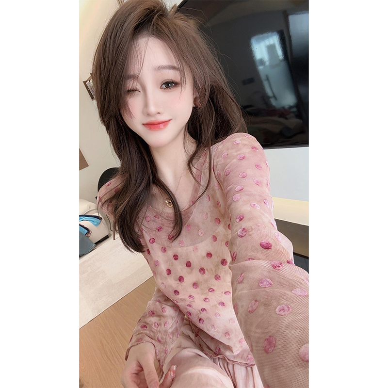 粉色波点打底长袖修身T恤女春秋2025新款微透短款冰感设计感上衣