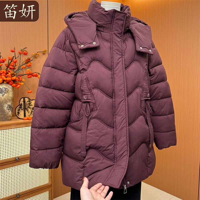 高端妈妈冬装2025新款洋气巨好看轻薄加厚保暖连帽羽绒棉服外套女