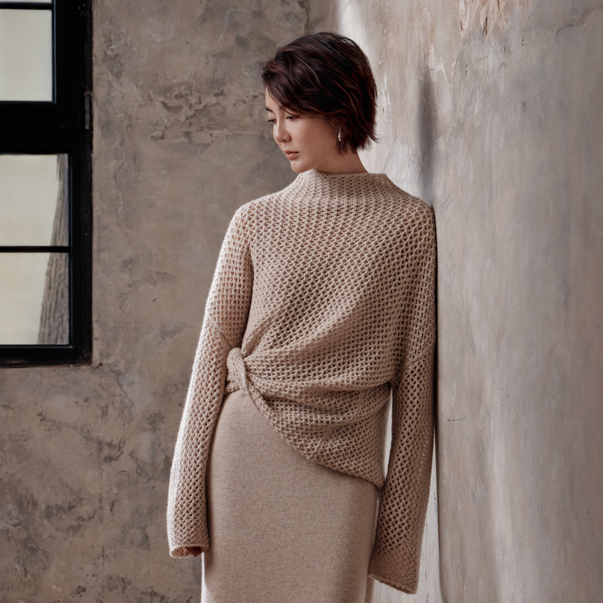 NANYOU Jiaron镂空宽松半高领套头EAF103002S