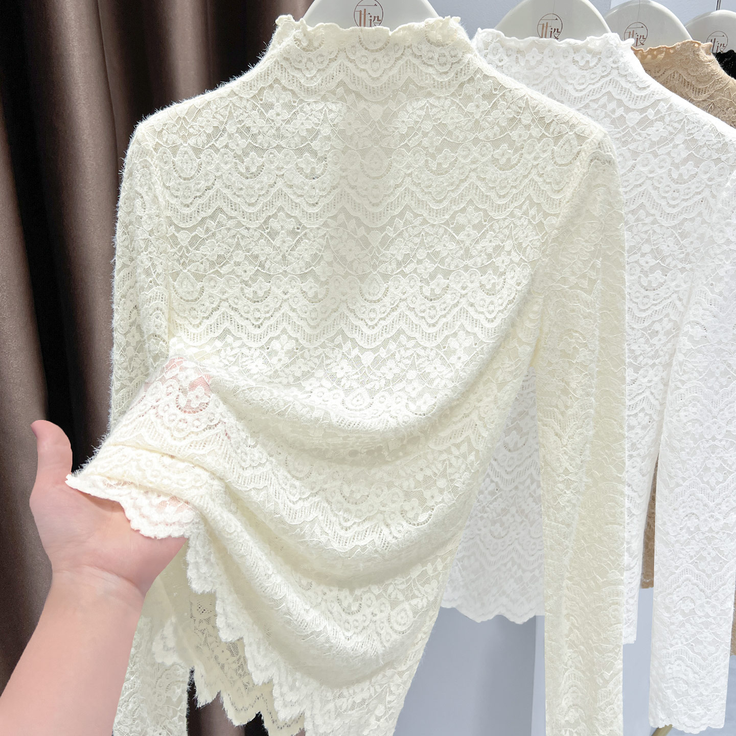 法式杏色超好看半高领蕾丝小衫女秋冬新款长袖修身柔软打底衫上衣