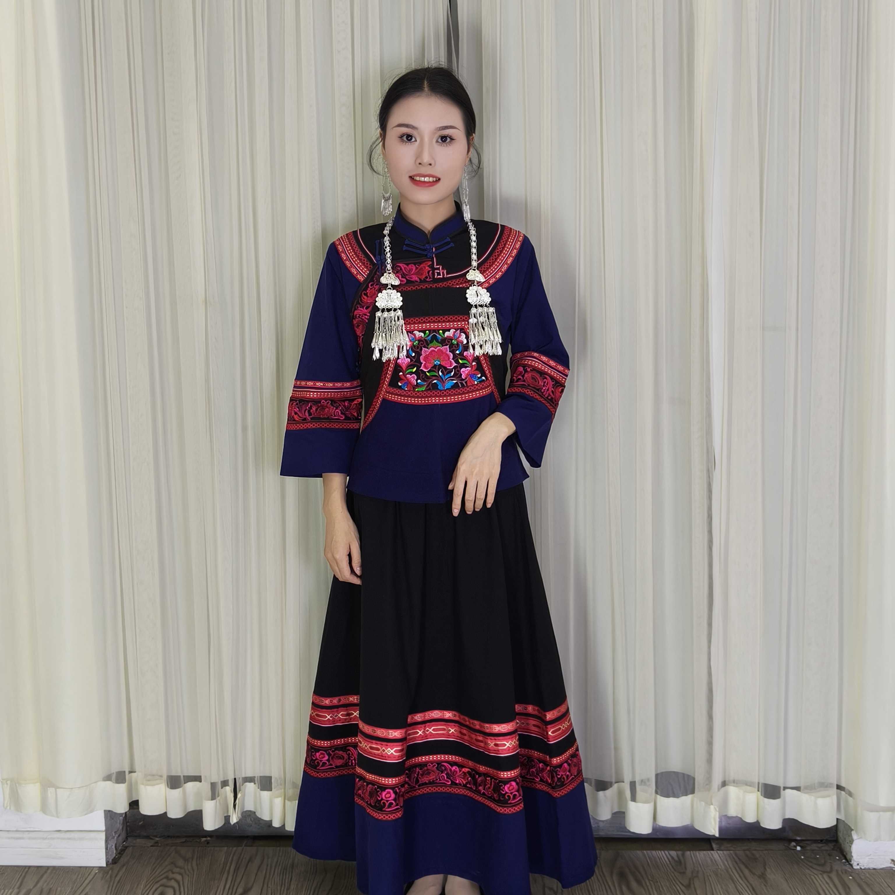 2026年新款布依族壮族刺绣藏蓝色裙子套装