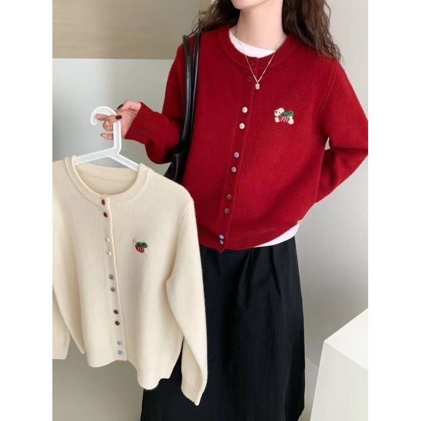 大码女装秋冬新年红撞色小狗彩色扣设计针织开衫百搭长袖上衣5590