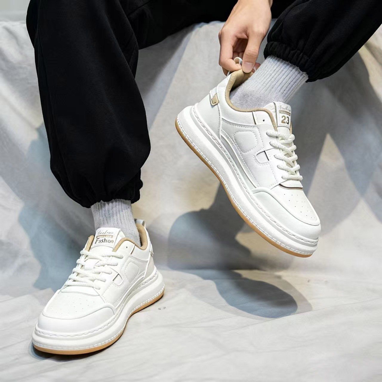 【尾货清仓】2025秋冬新款休闲板鞋潮流运动透气白搭男鞋断码清仓