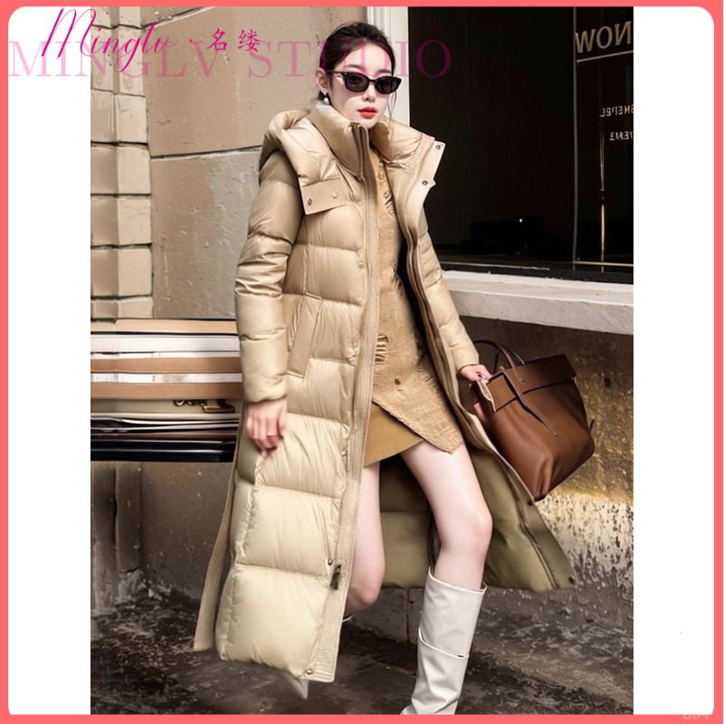名缕品牌卡其色高品质2025年冬季高级质感挺阔长款羽绒服连帽外套