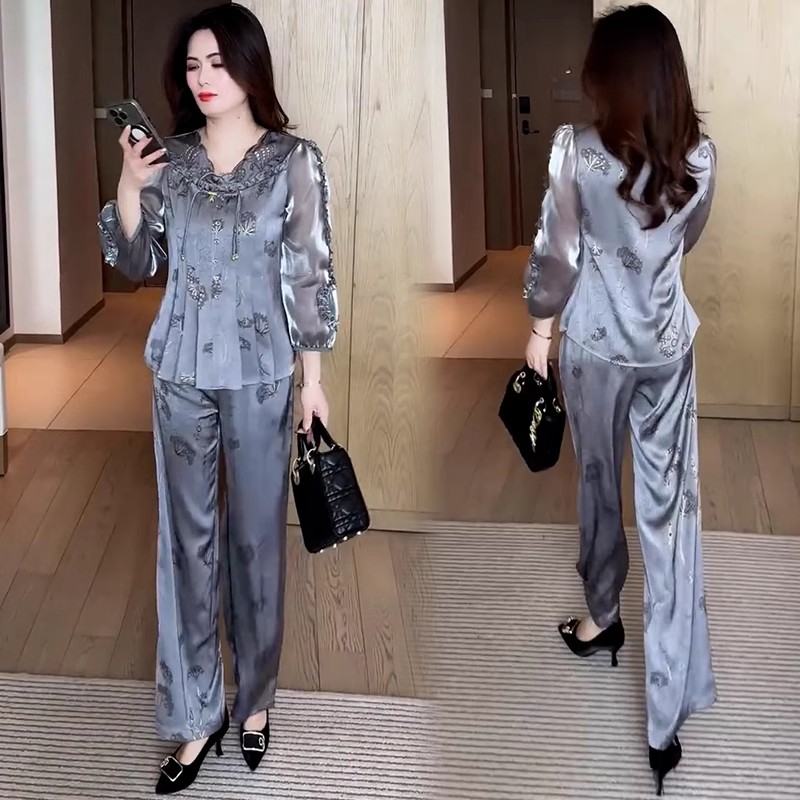 时尚洋气质套装女2025春季新款显瘦减龄花边V领上衣阔腿裤两件套