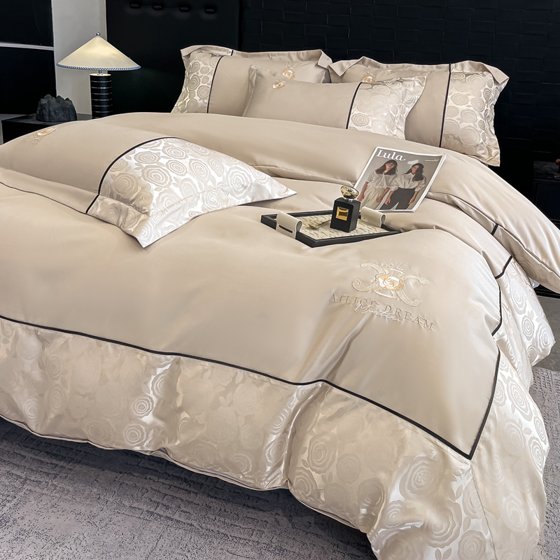 秋冬贡缎提花磨毛亲肤棉大拼角刺绣四件套学生宿舍床上用品2025