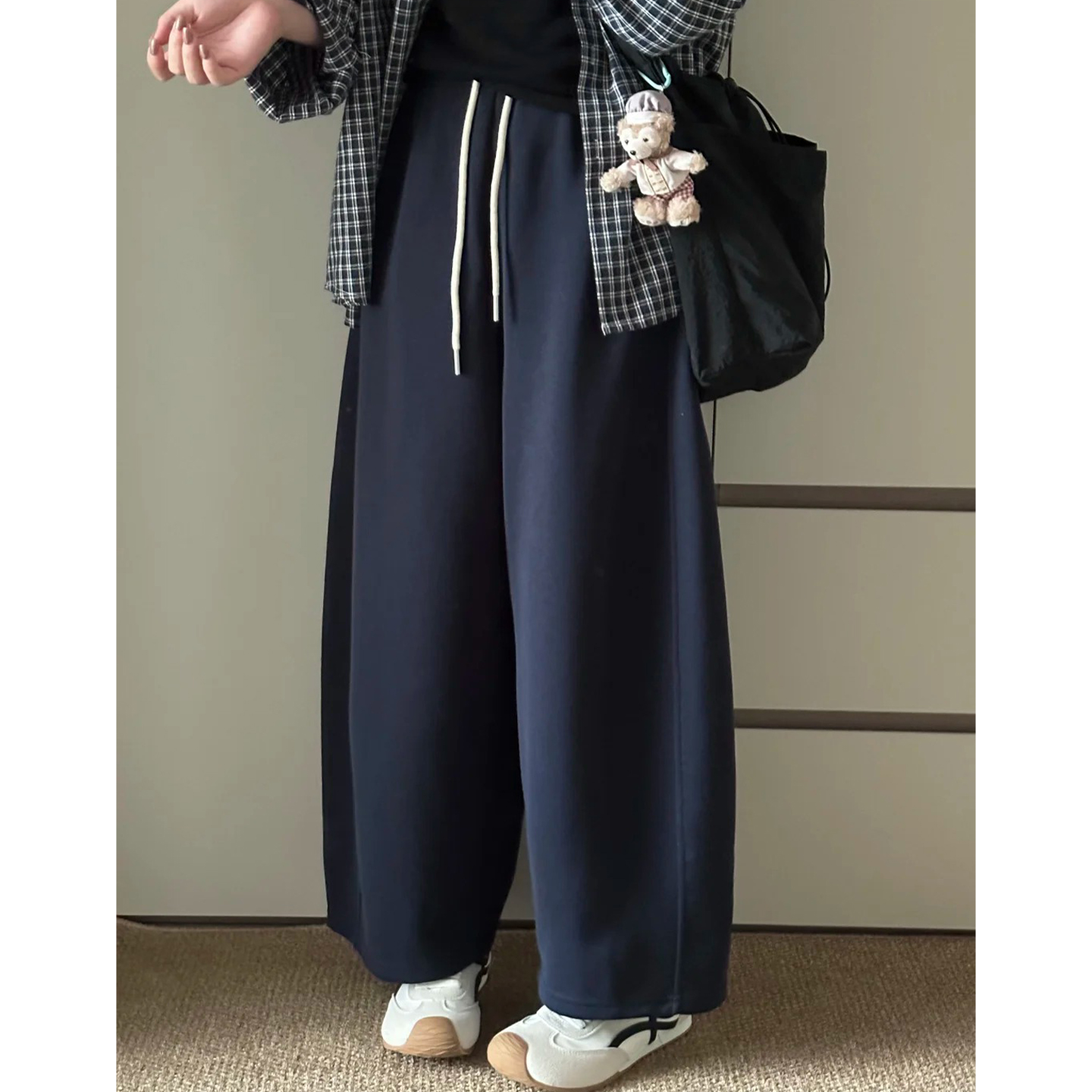 藏青色弯刀阔腿裤女秋季大码胖mm梨型身材宽松显瘦九分运动休闲裤