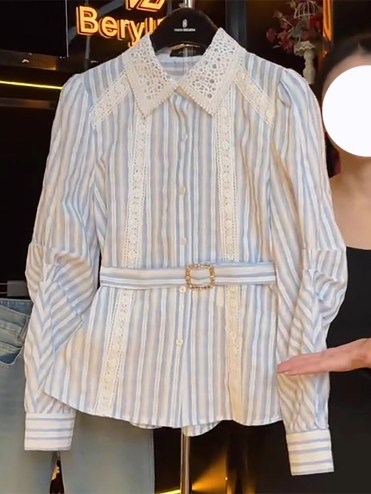 小码百搭气质高级蓝色条纹显瘦翻领上衣2025年时尚蕾丝拼接衬衫潮