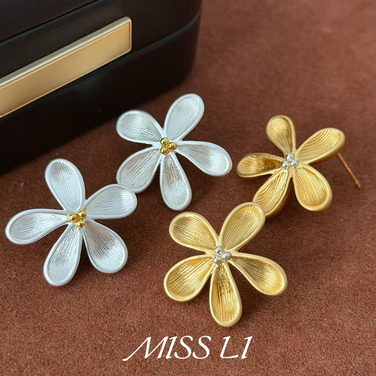 铜合金耳饰 拉丝哑光花朵轻奢百搭耳环 时尚 精美 894