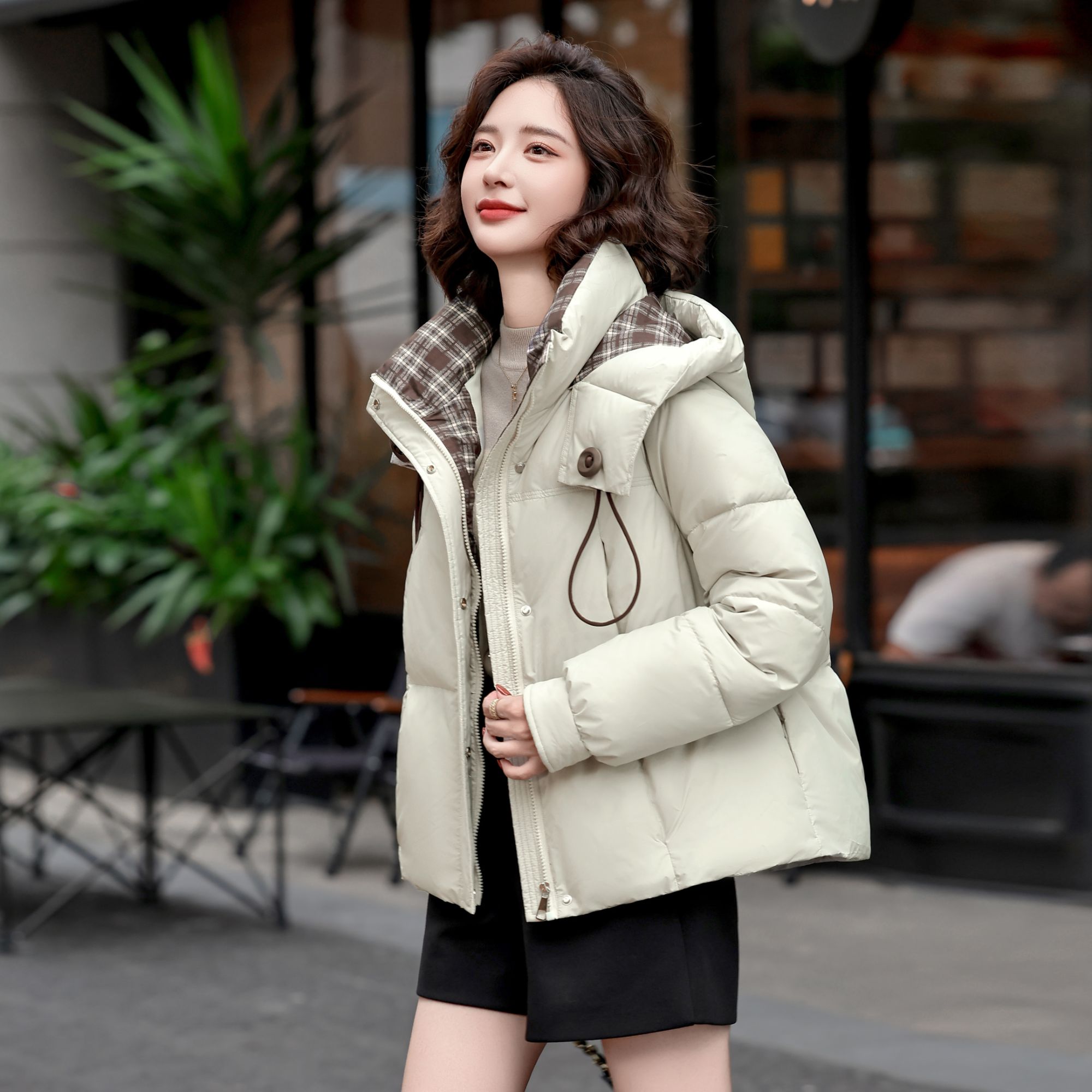 08836韩版短款休闲秋冬简约保暖女士小个子宽松冬季棉服连帽（白）
