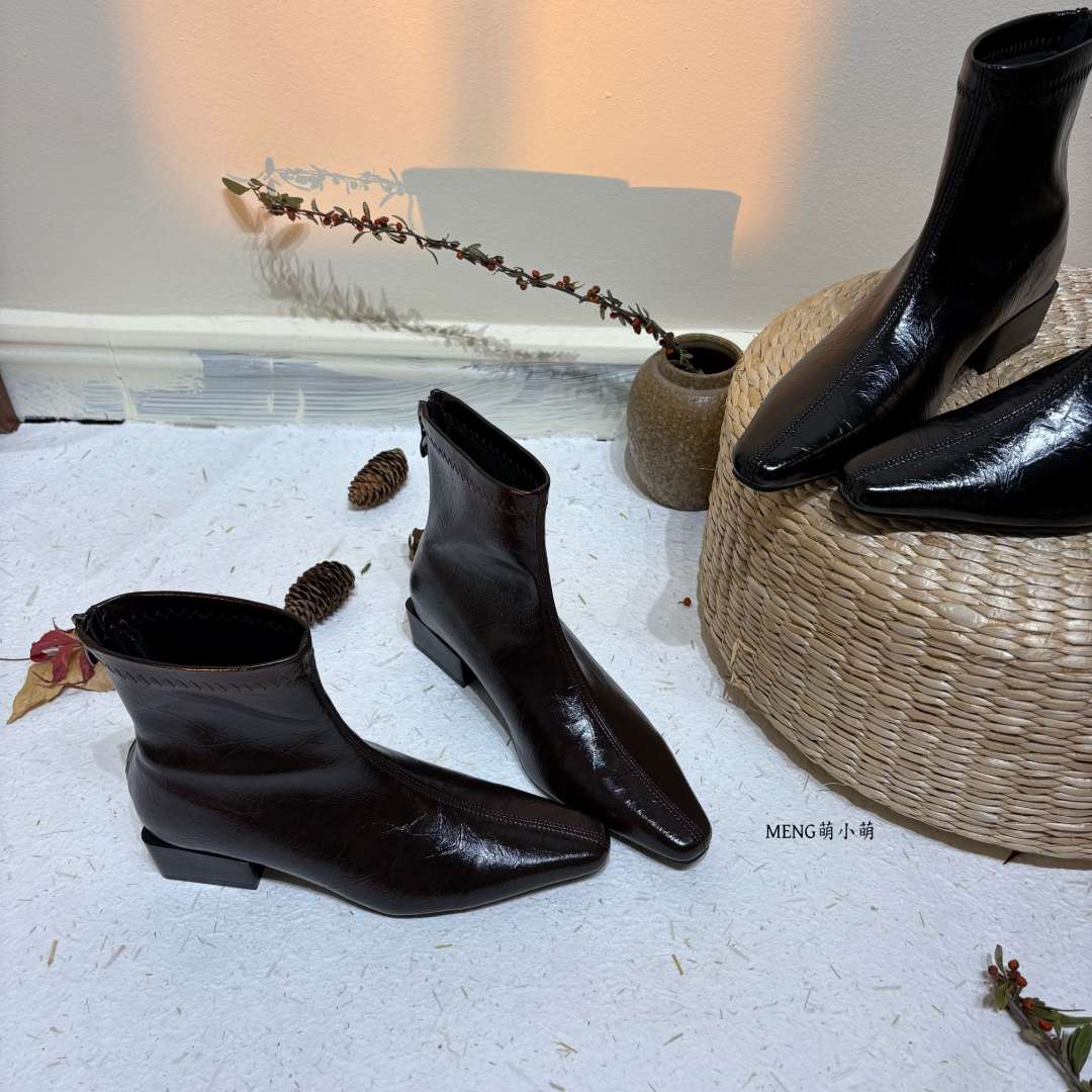 2025秋冬新款尖头粗跟后拉链时装靴复古百搭设计感小众气质马丁靴