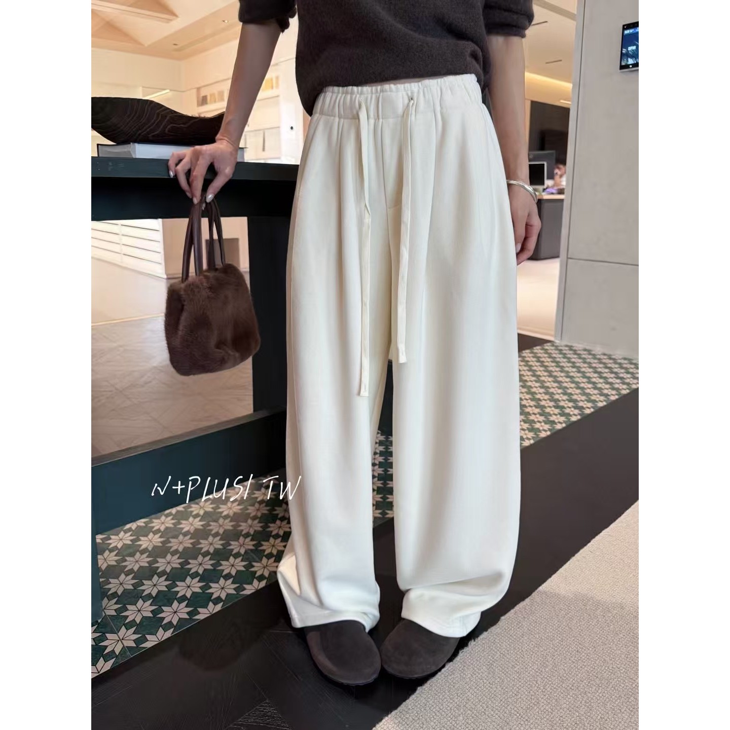 韩系慵懒风温柔软糯加绒白色阔腿裤女秋冬宽松抽绳卫裤加厚休闲裤