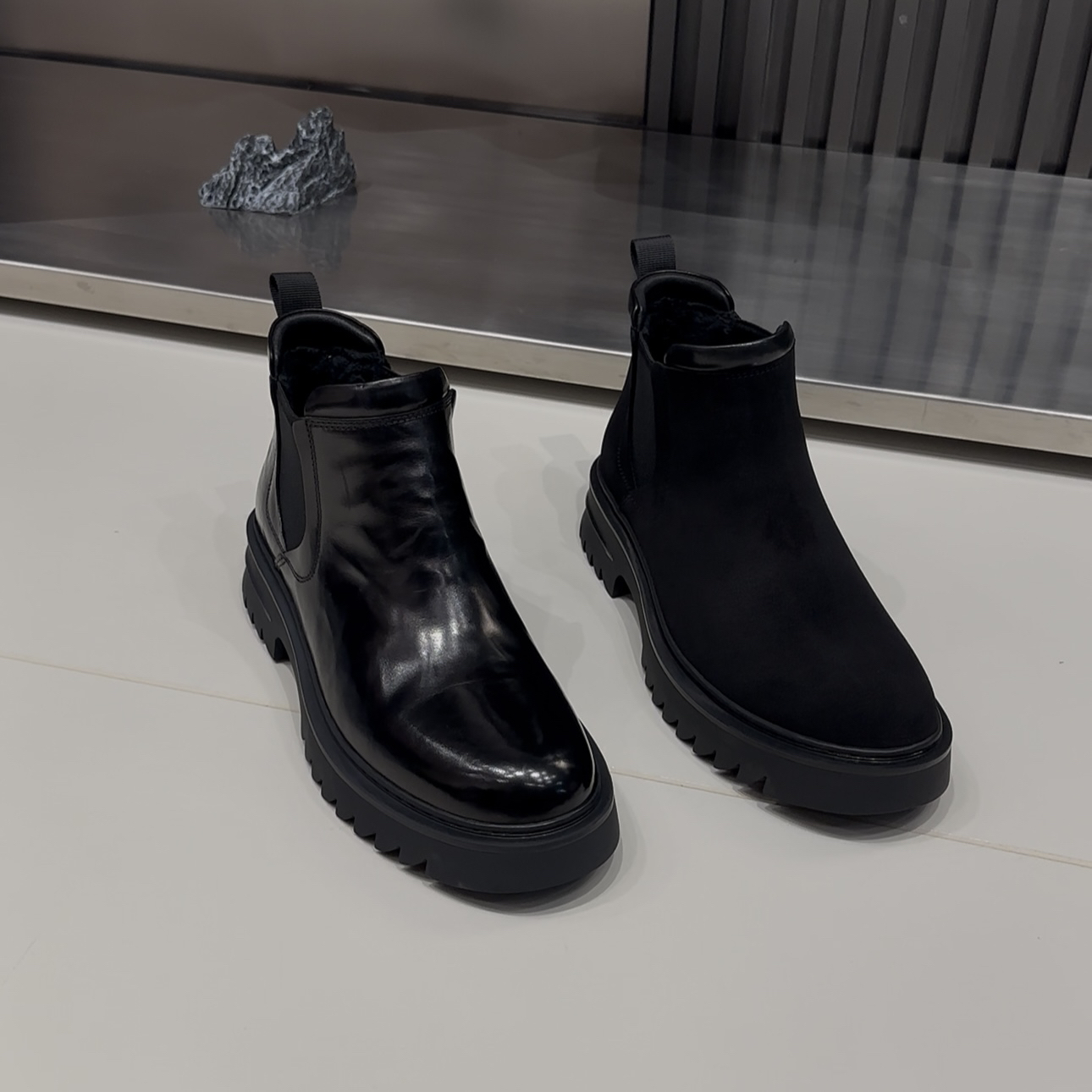 休闲加绒真皮男士短靴简约圆头切尔西靴厚底百搭轻便冬季秋冬黑色