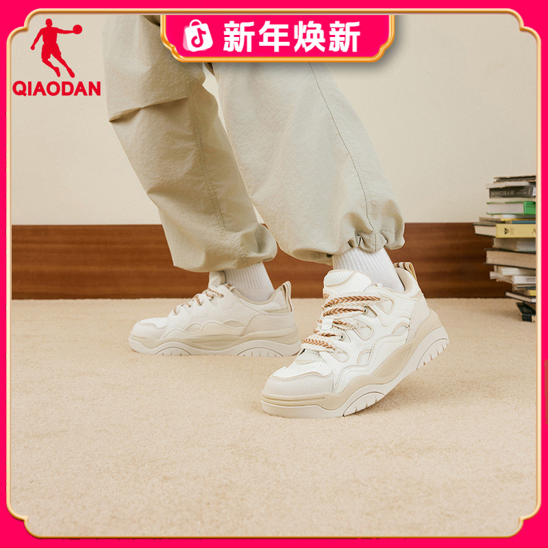 乔丹2025年秋冬新品米色百搭学生男款运动板鞋面包鞋子厚底增高鞋