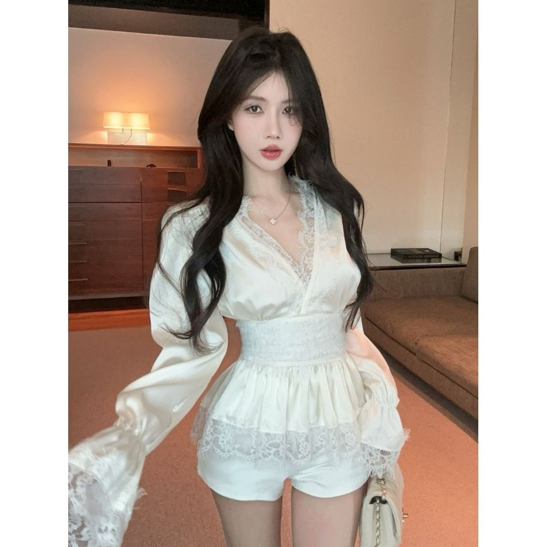 春秋法式别致辣妹蕾丝花边v领缎面衬衫女设计感小众收腰长袖上衣