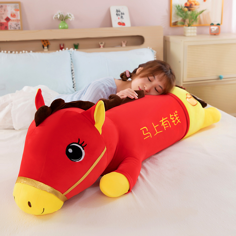 马年吉祥物趴马抱枕毛绒玩具红色生肖马玩偶马上有钱床上睡觉抱枕