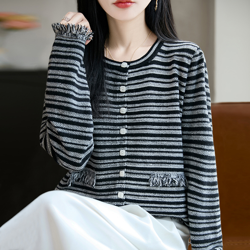 拉夏贝尔小香风针织开衫女2025秋冬新款复古条纹圆领长袖短款外套