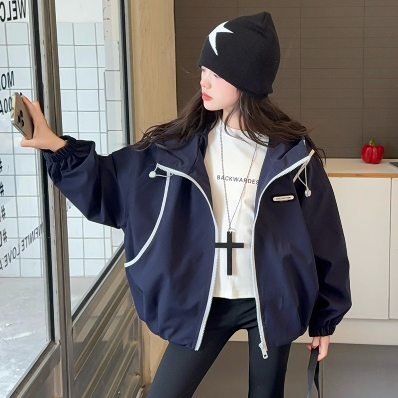 女童秋装外套2025新款时髦百搭中大童时尚包边条连帽冲锋衣外套