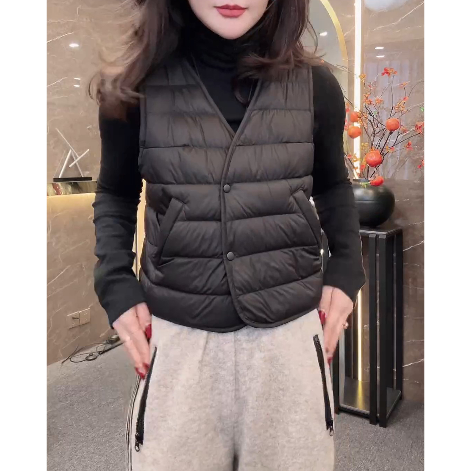 时尚洋气V领棉衣马甲外套潮2026冬季新款百搭显瘦保暖马夹上衣女