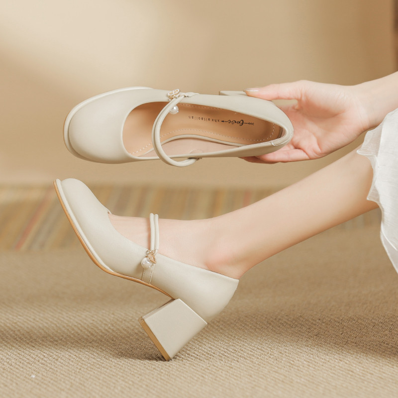 达芙妮集团鞋柜旗袍凉鞋女款2025新款夏季浅色高跟鞋粗跟法式单鞋
