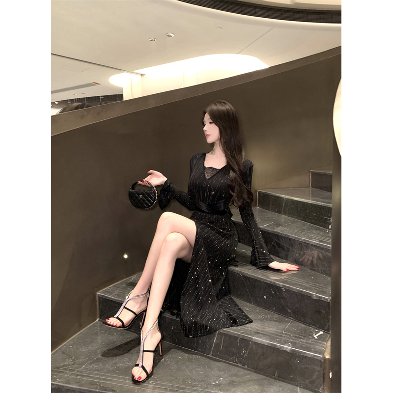 法式气质御姐高级感烫钻闪闪轻奢赫本黑色性感开叉辣妹连衣裙女秋
