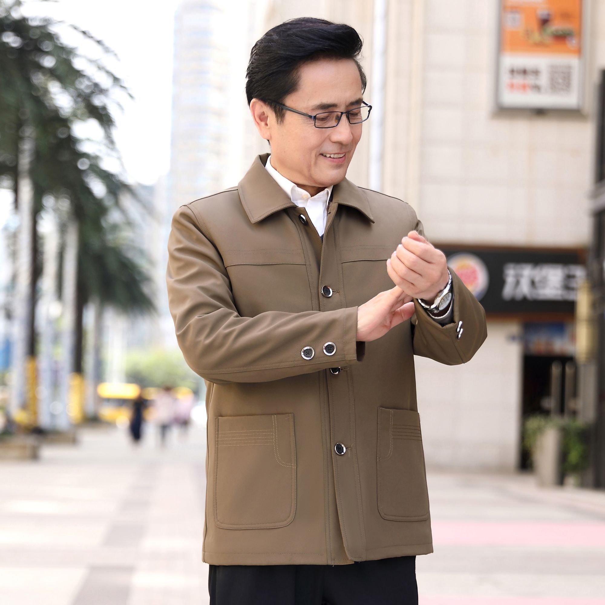 中老年秋冬宽松60-70岁高档爸爸装抗皱大码男士翻领纽扣夹克外套