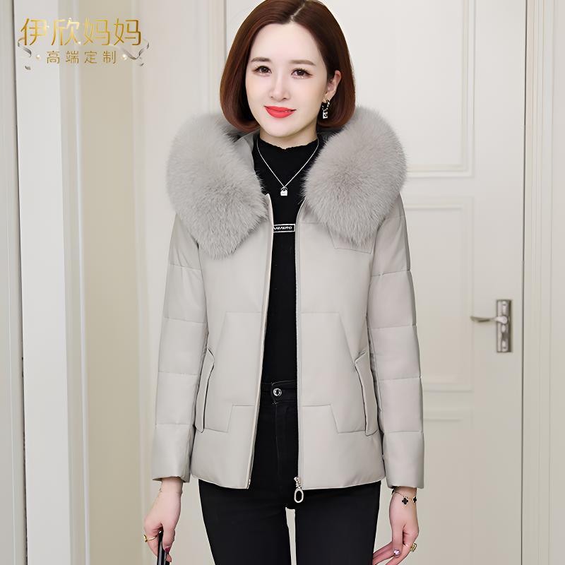 秋冬外套女款爆款2025新款海宁狐狸毛连帽加厚羽绒棉服皮衣女短款