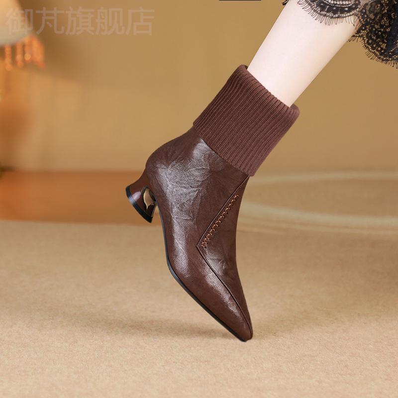 【万达撤柜】覆古真皮尖头粗跟短靴女2025秋冬新款英伦风弹力瘦瘦靴