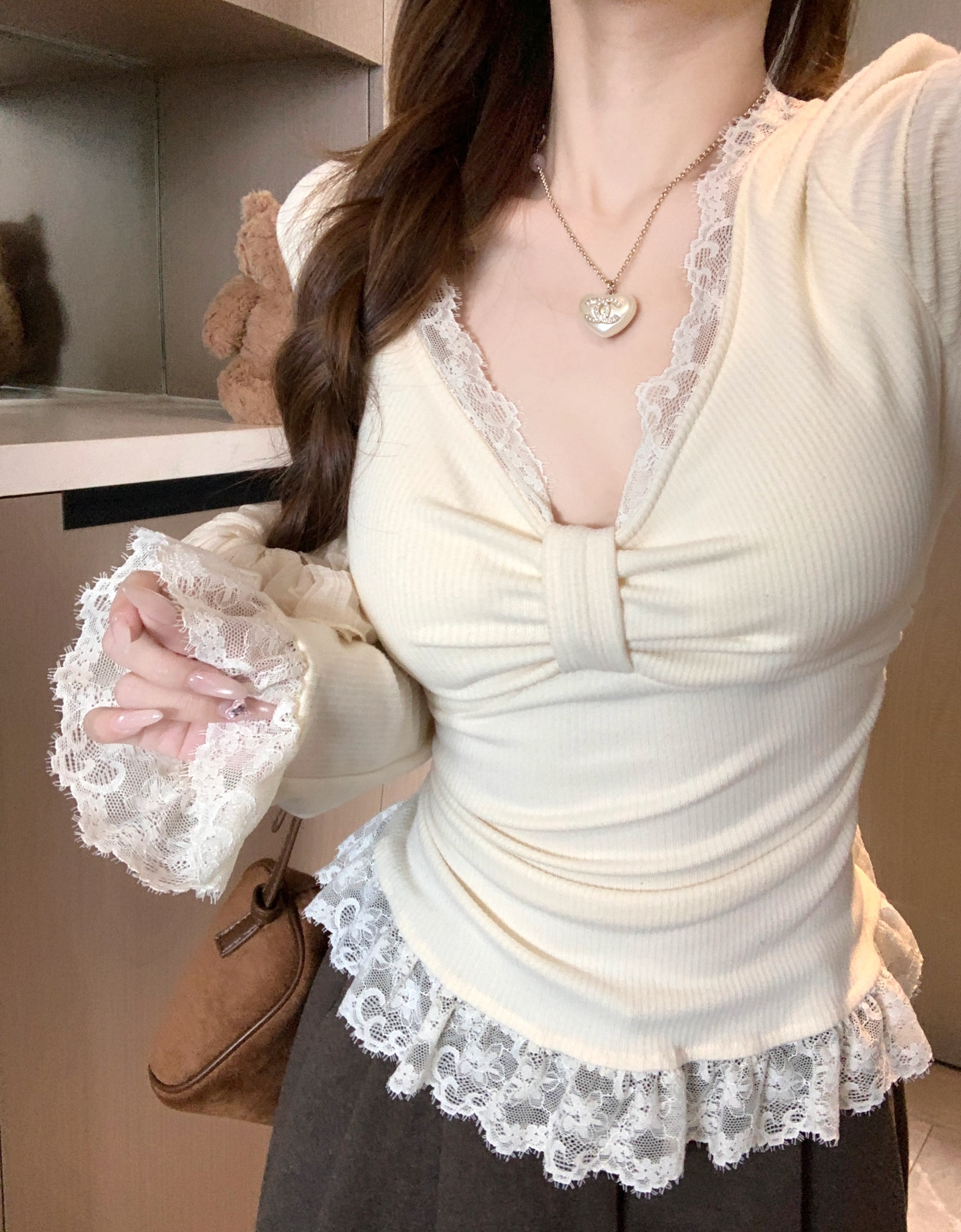 大码性感辣妹风蕾丝拼接V领长袖打底衫女秋冬季新款修身显瘦上衣